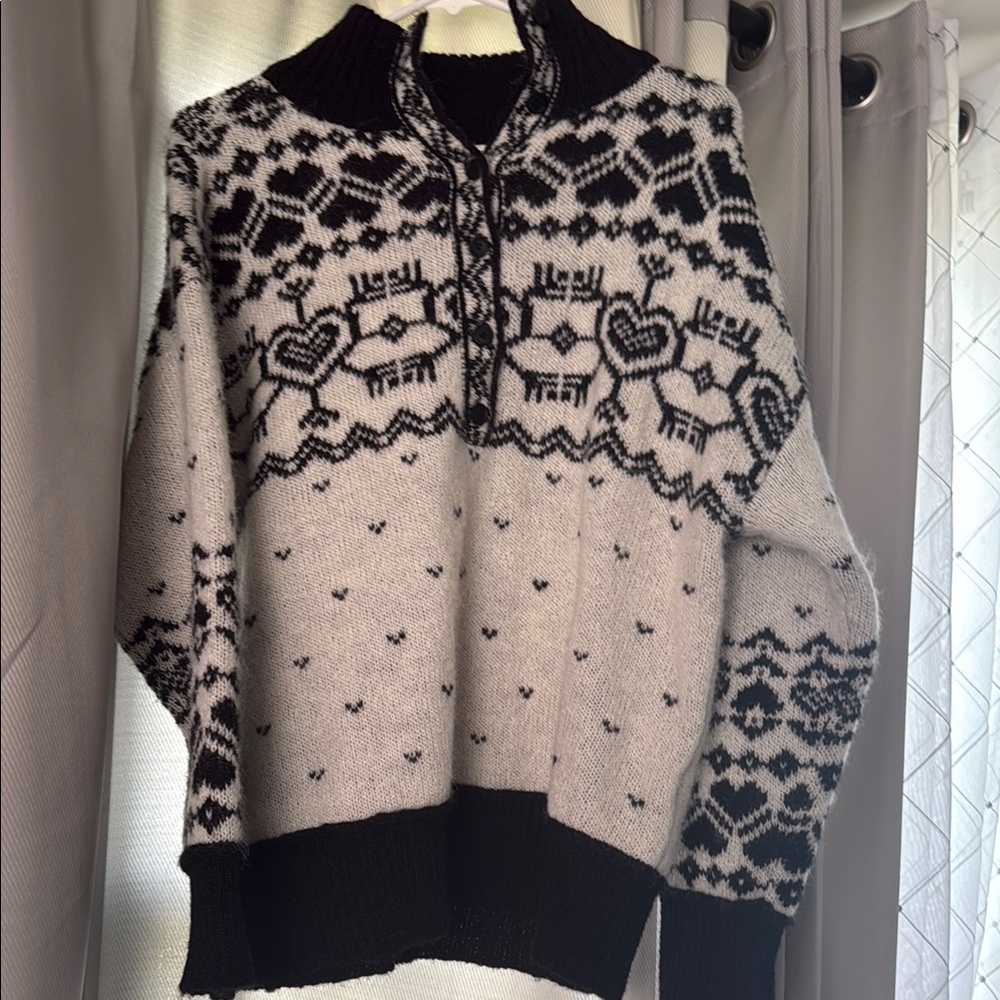 American Eagle Outfitters Black and White Cowl Neck Sweater (Never Worn)